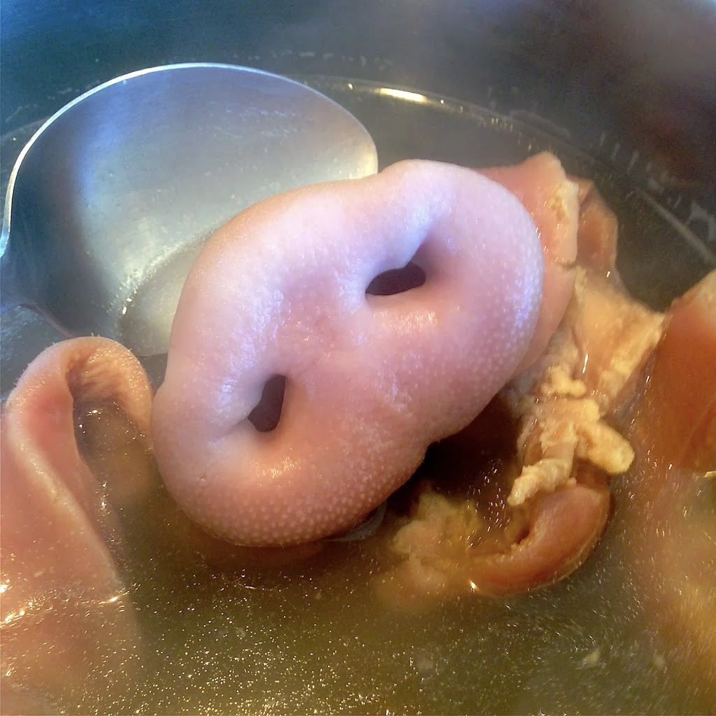 Wuuluman regenerative pork snouts (noses) soup Wuuluman regenerative pork snouts (noses) soup
